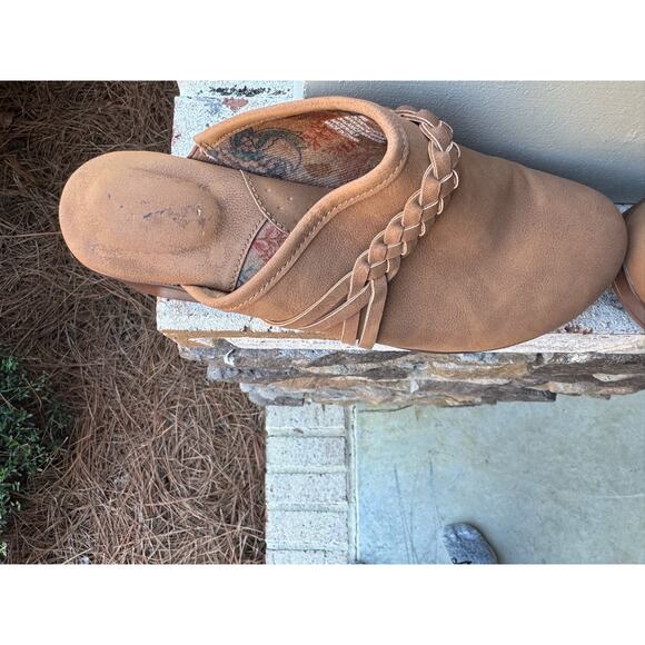 BOC Clogs-Size 9 - Picture 4 of 6